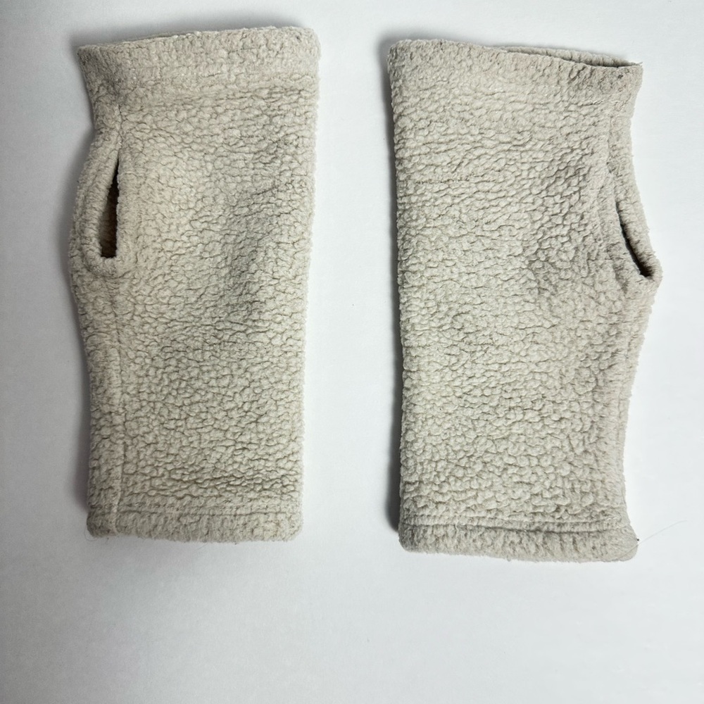 🧣🧤 Dudley Stephens Sherpa Larkspur Scarf & Glove Set – Oatmeal - Picture 8 of 16